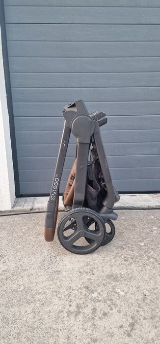 Carrinho de bebé e acessórios