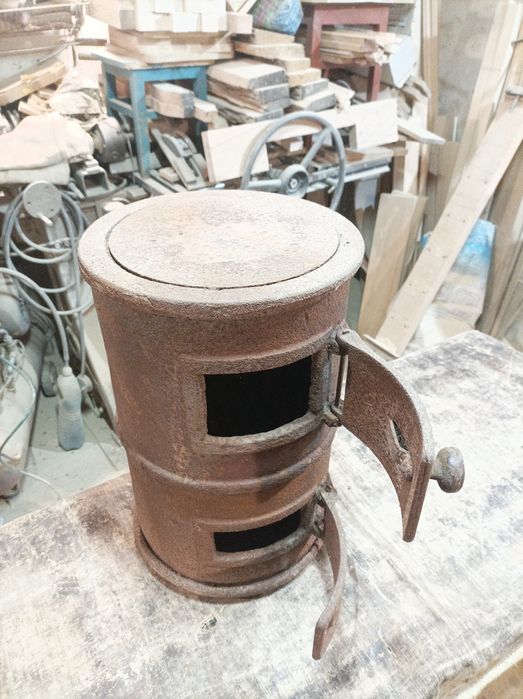 Буржуйка чугунна.