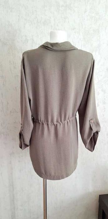 Lekka narzutka / katana w kolorze khaki z wiązaniem w pasie  Dunnes  L