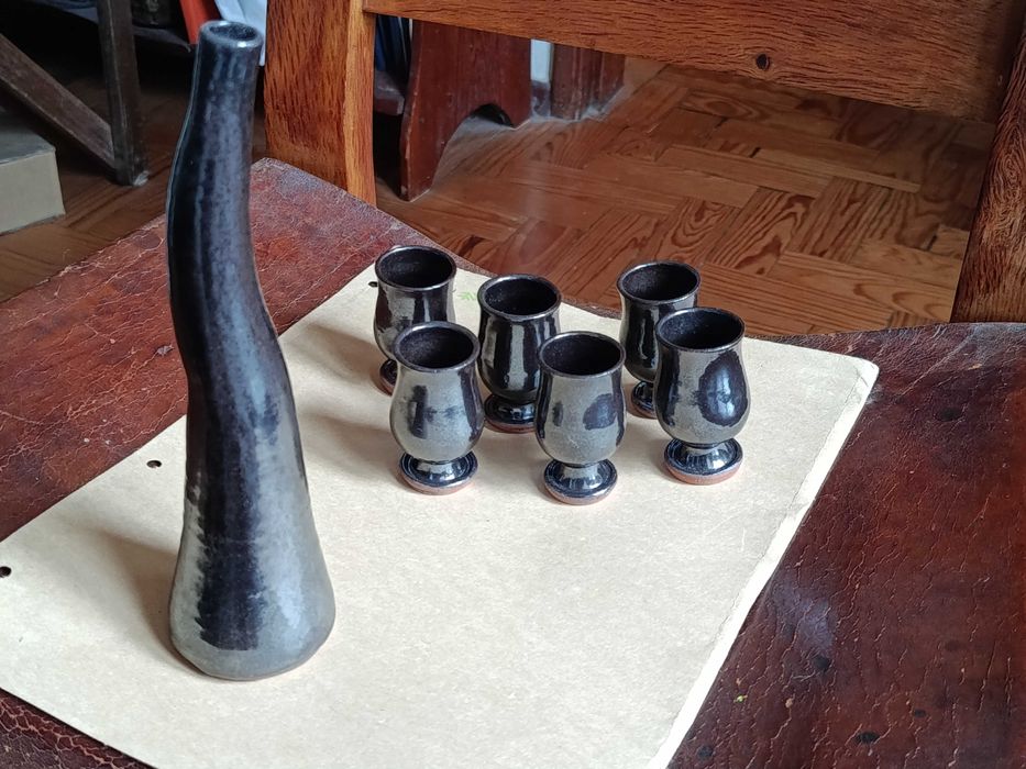 Chavenas e pires miniatura coleção Aveiro, Limoges, garrafa e copos barro