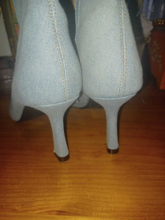 Botins em ganga da Stradivarius