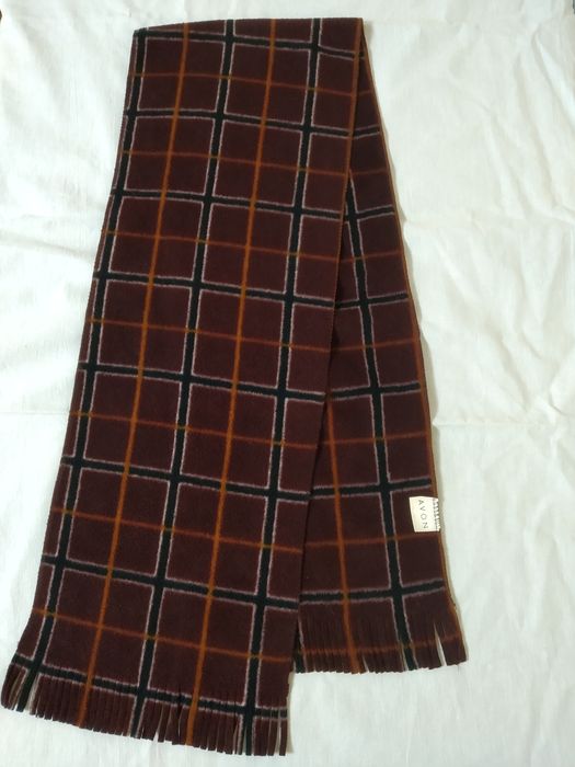 Красивый темно коричневый шарф