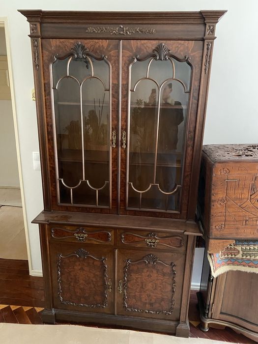 Cristaleira de Madeira Maciça