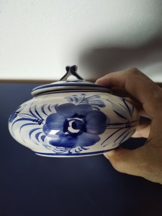 Peça redonda de porcelana