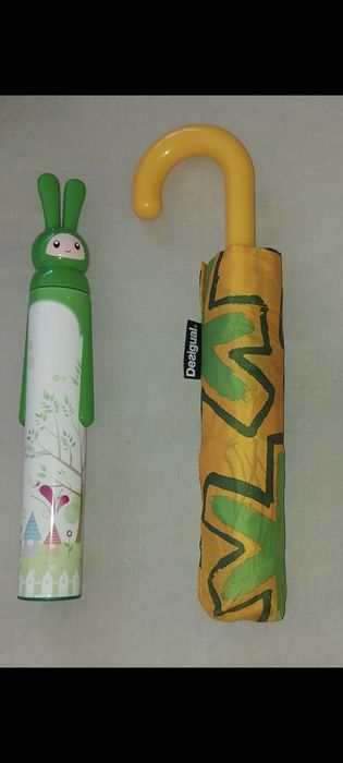 Guarda-chuva Desigual original e outro...