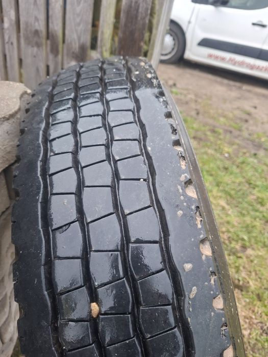 Opony  rozmiar  10.5    17.5 good year