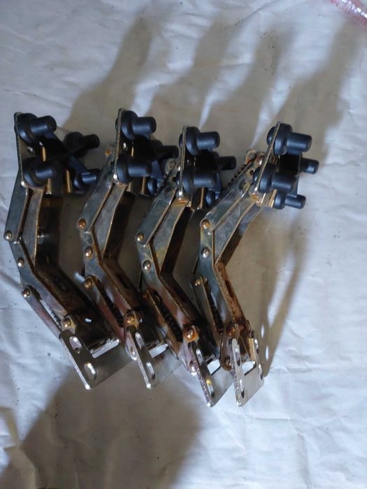 504015985 Петля бардачка Iveco Stralis (2002 - 2006)