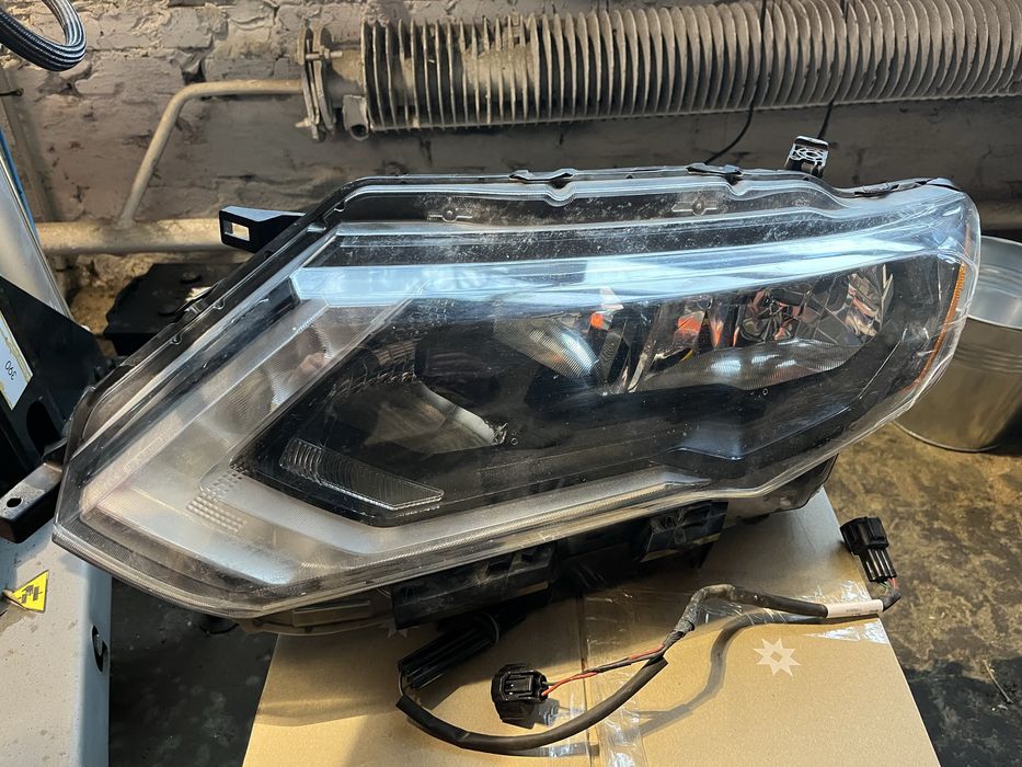 Фара передня ліва на ніссан рог Т32, Nissan Rogue