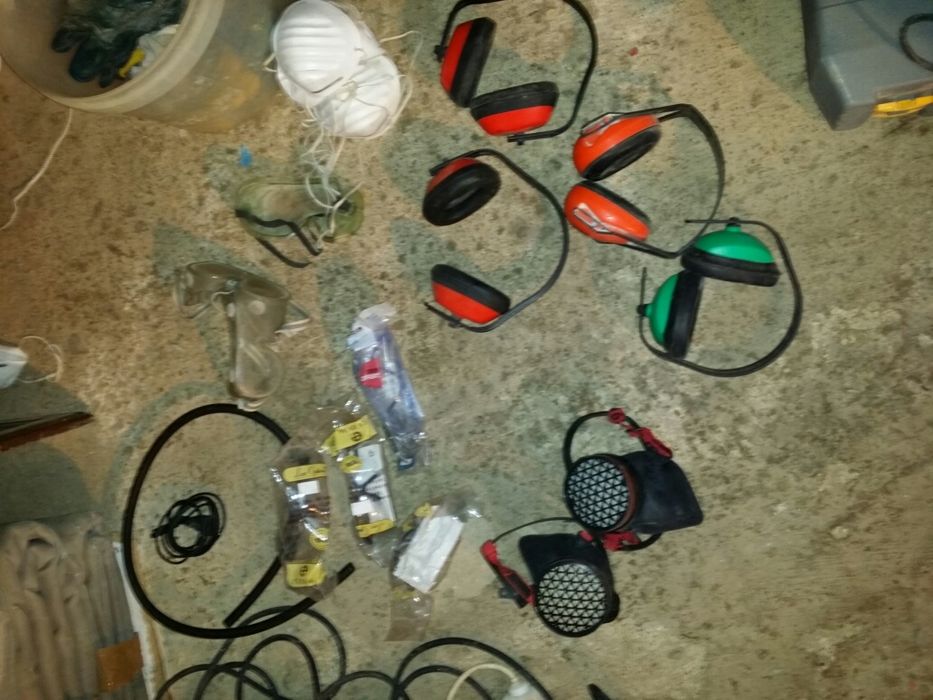 Máscaras, óculos, luvas, protecções para ouvidos etc