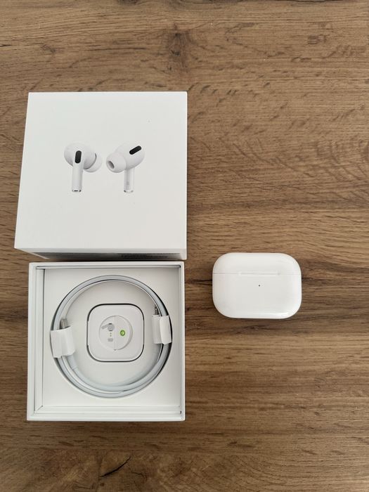 Футляр AirPods Pro 1. + правий навушник( оригінал)