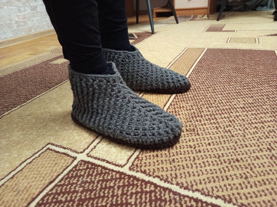 Домашнє взуття, в'язані капці