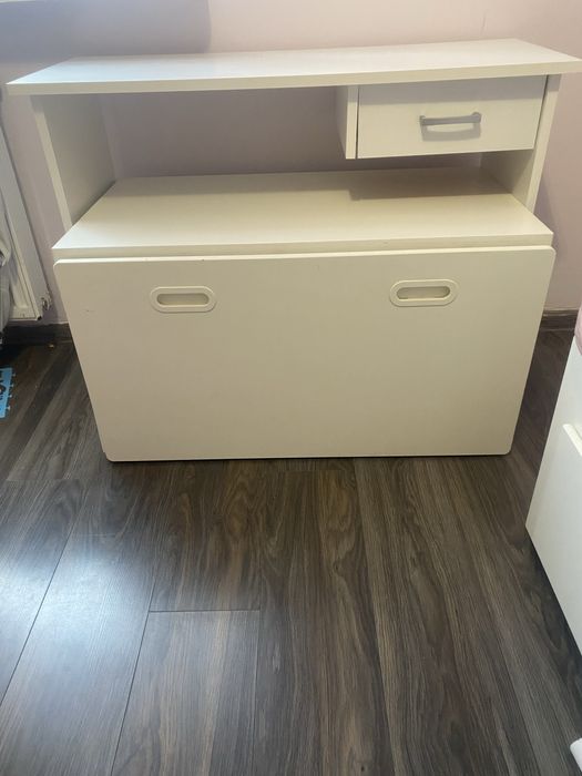 Biurko z siedziskiem