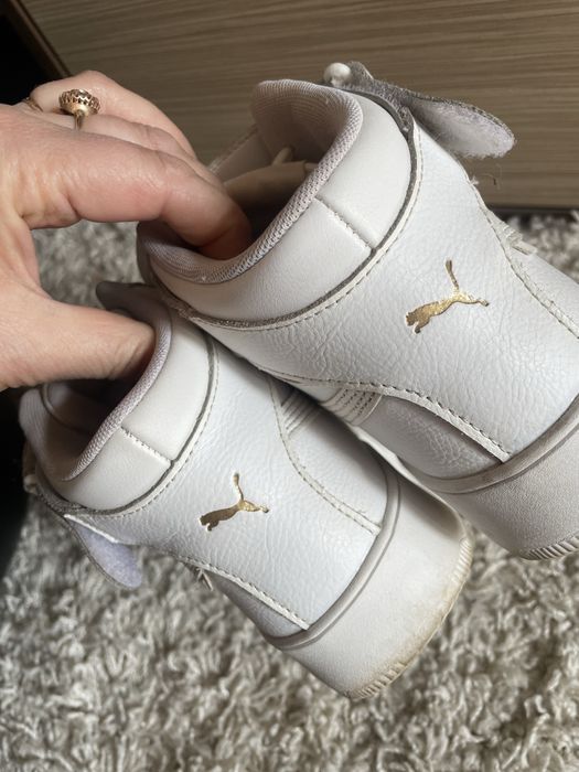 жіночі кросівки моделі Puma Carina Street Mid.