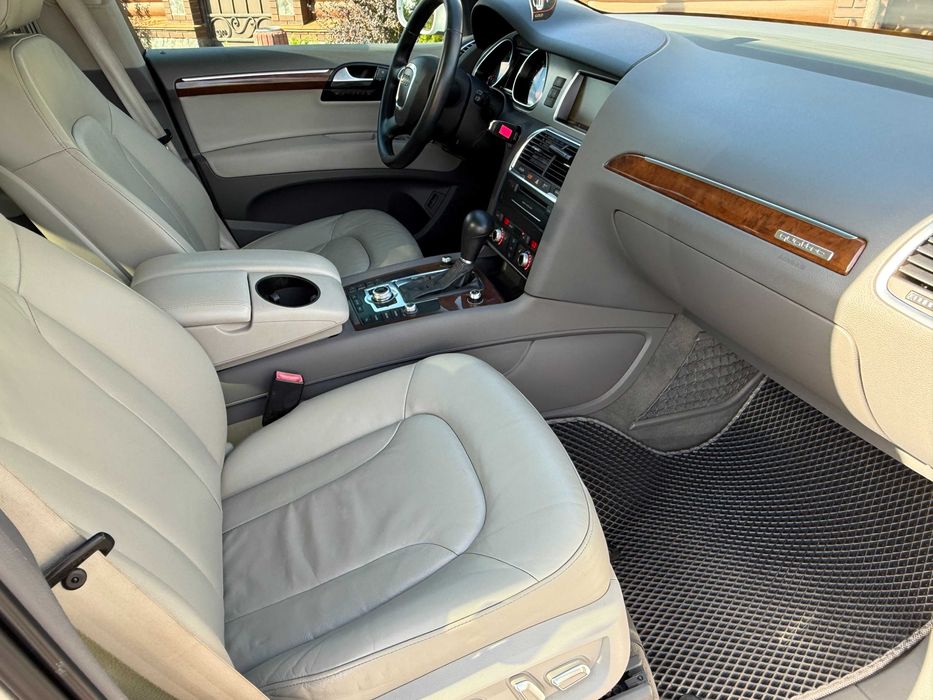 Audi Q7 3,0 Дизель 7 місць Гарний стан