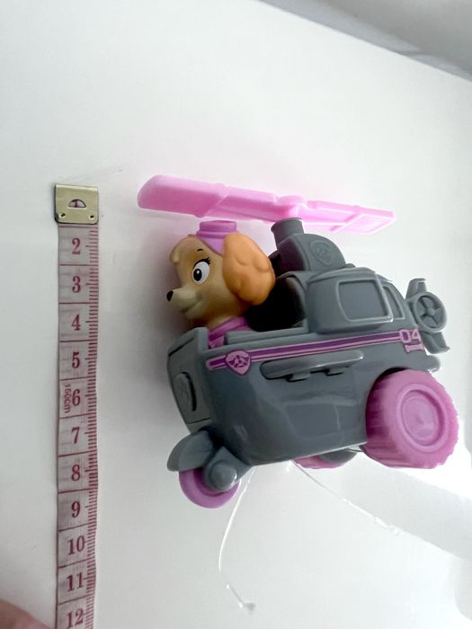 Figurka Skye w pojeździe na napęd