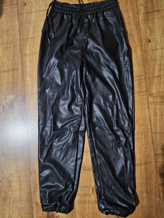 Spodnie Cropp eko skóra