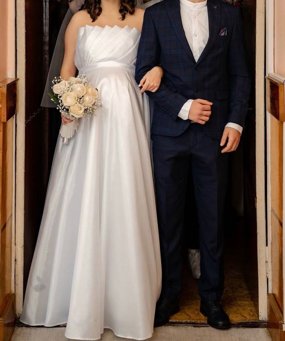 Весільна сукня .