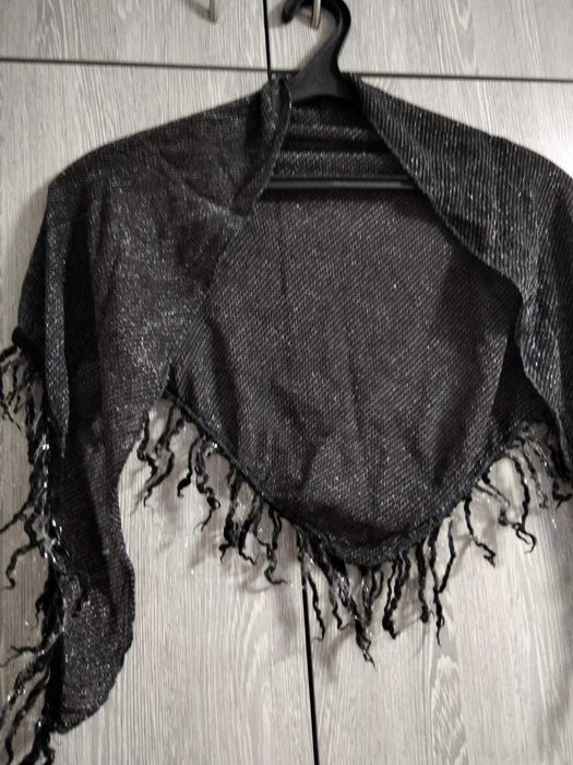 Косынка черная с серебряным люрексом и бахромой