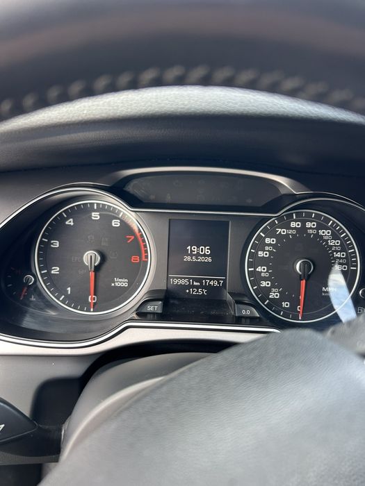 Audi A4 b8 2013  2.0 бензин ,