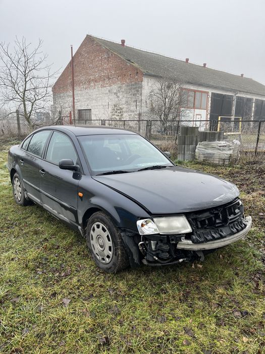 Passat b5 1998 1.6 benzyna uszkodzony przód