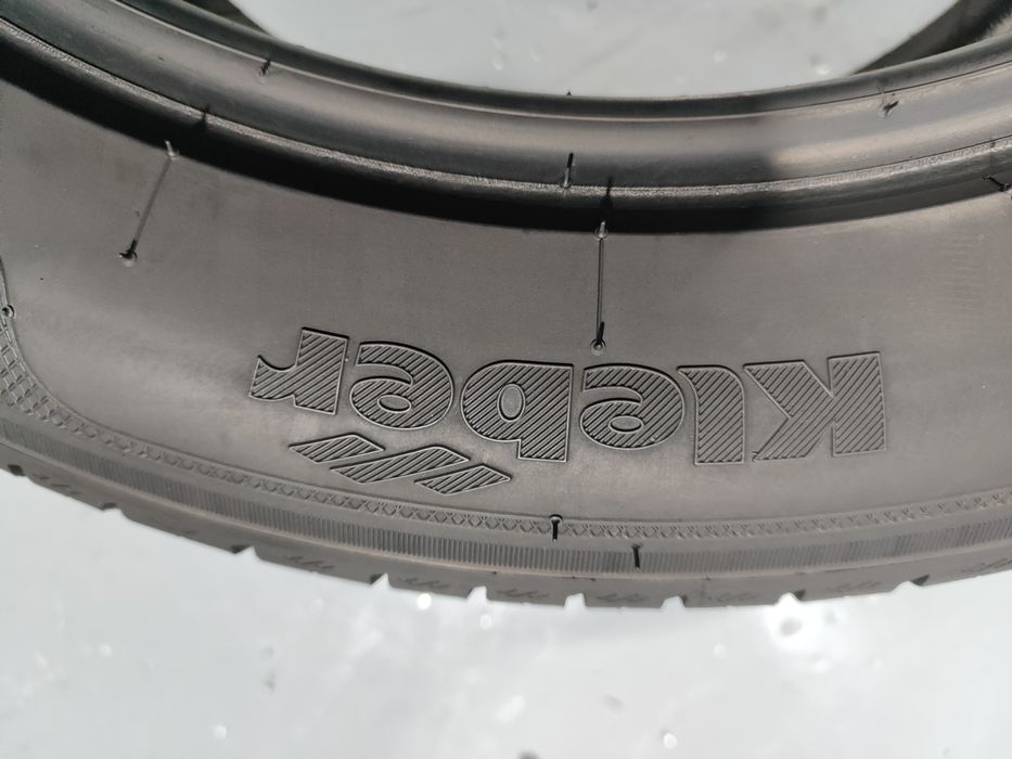 2 pneus semi novos 225-55R17 Kleber - Oferta dos Portes