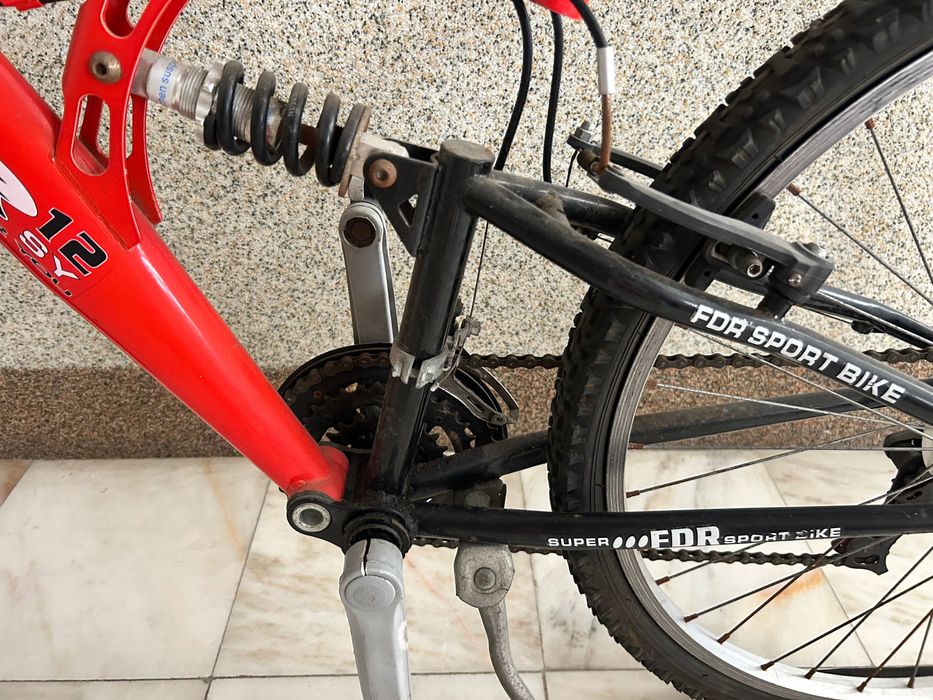 Bicicleta vermelha 26’’ – para peças ou restauração