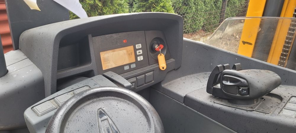 Wózek widłowy elektryczny Jungheinrich ETV 214 – wysokie składowanie