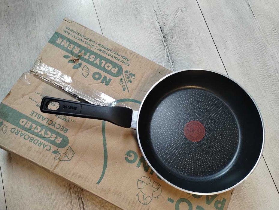 Patelnia Tefal  nieprzywierająca 24 cm do wszystkich kuchenek