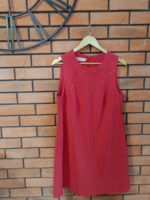 Koralowa sukienka z perełkami, rozm.44, Merce
