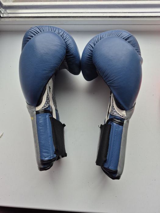 Продам боксерские перчатки