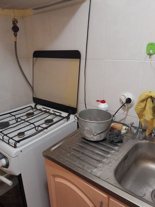 Продається садиба з будинком і присадибними будівлями.