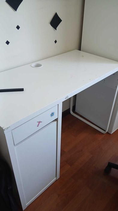 Secretária IKEA MICKE Branca – Funcional (Ideal Estudantes)