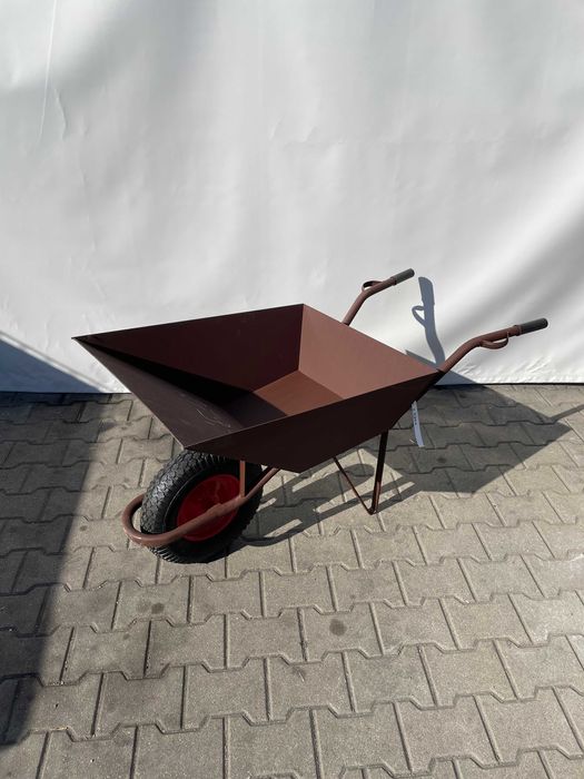 Taczka budowlana z kiprem grubość blachy 2 mm.