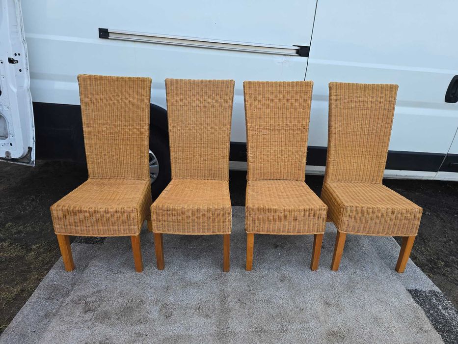 Komplet czterech krzeseł rattanowych