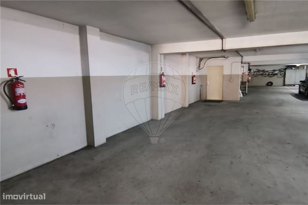 Garagem  para arrendamento63823997542403124