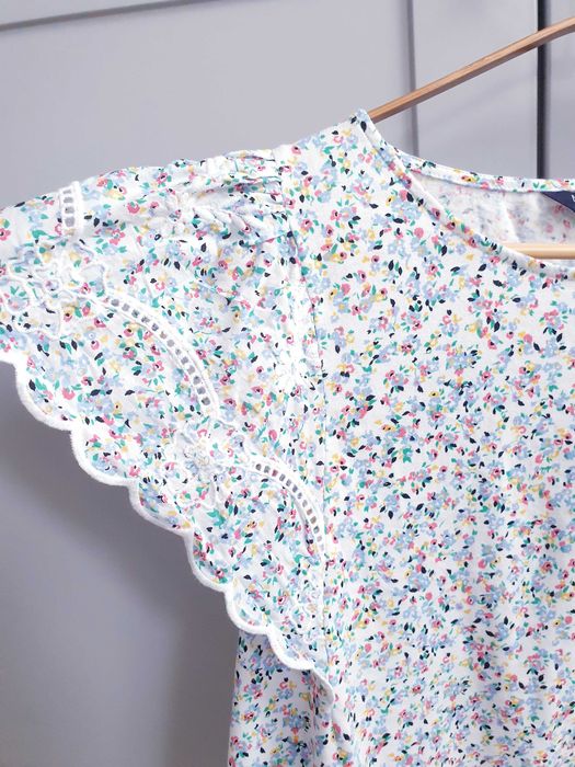 Biała bluzka ķoszulka t-shirt haftowana w kwiatuszki M&S 46 48