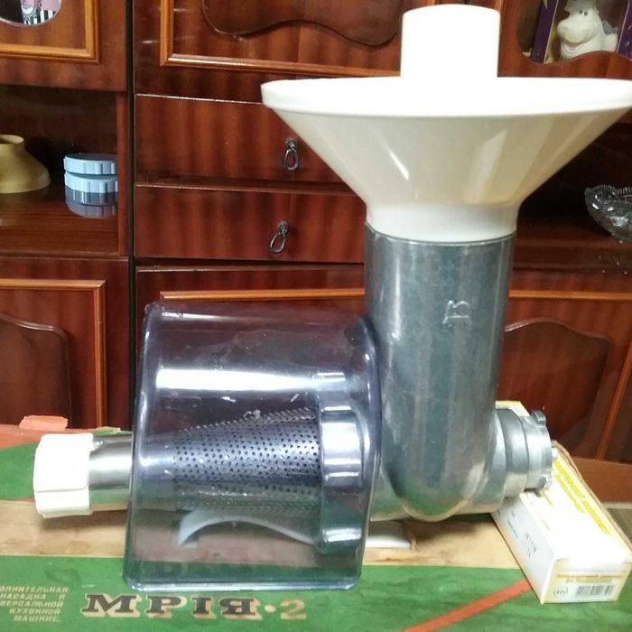 Шнековая соковыжималка кухонного комбайна Мрия 2 м.