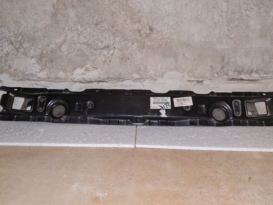 Продам нижнюю планку телевизора Тойота Highlander