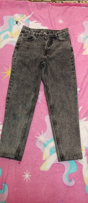 Джинси моми на дівчинку