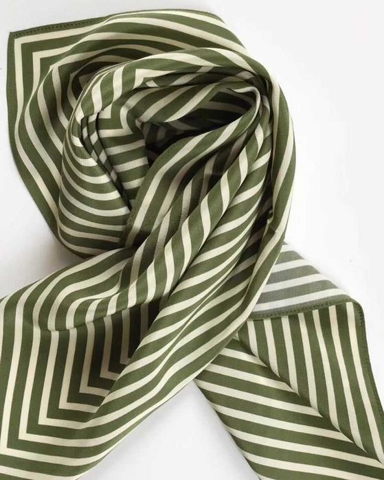Шарф Toteme Signature Monogram Silk scarf Green