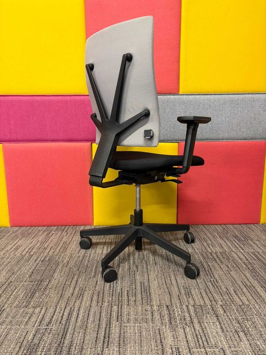 Fotel biurowy obrotowy Nowy Styl 4ME ergonomiczny Duża ilość