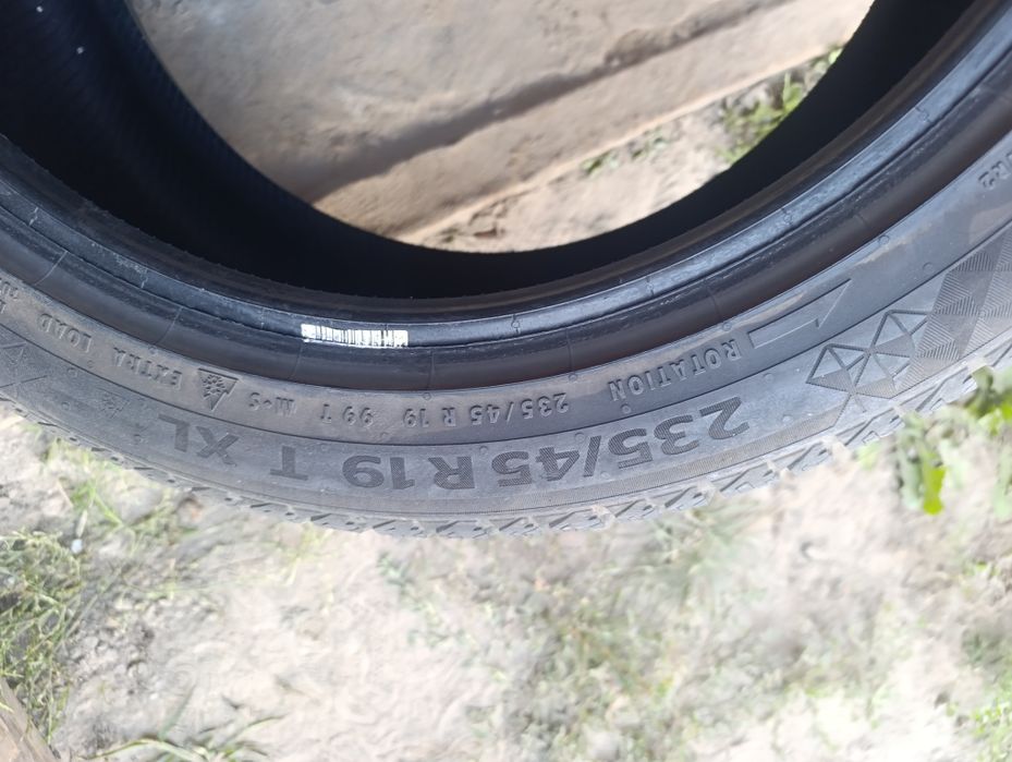 Зимние шины 235/45 R19 99T XL Continental VikingContact 7