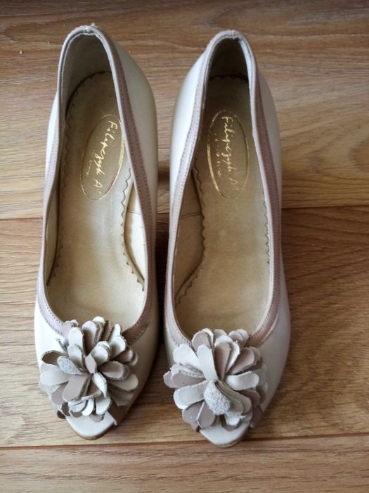 Czółenka beżowe Filipczyk nowe 36