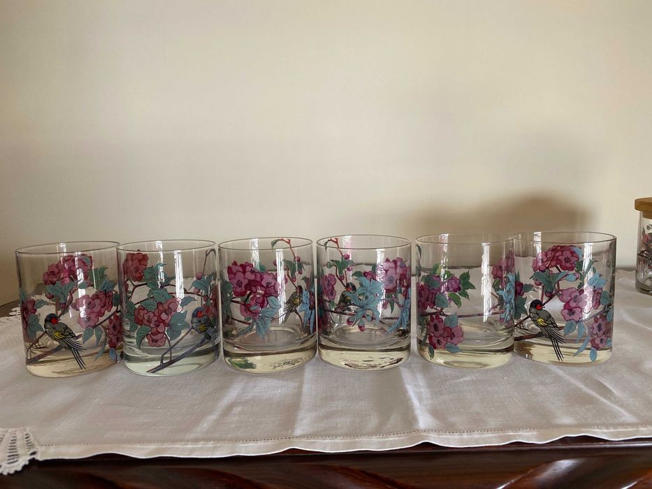 Conjunto de copos, frappé e biscoiteiro pintados à mão