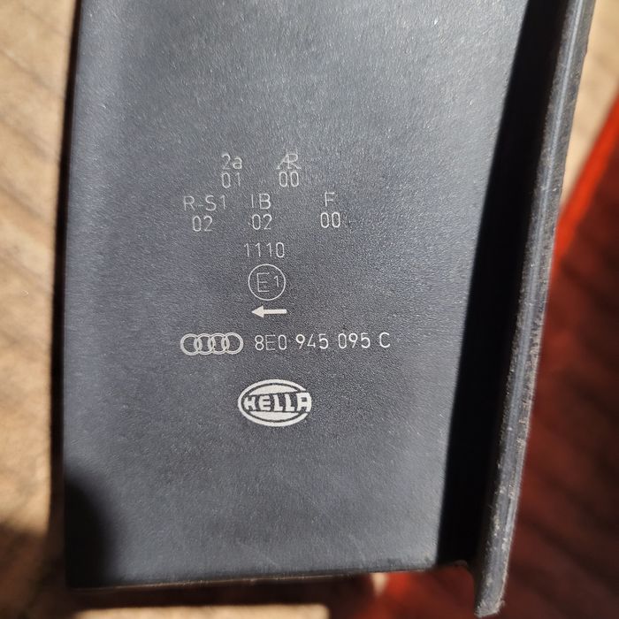 Lampa tył lewa audi a4 b6 sedan 2004r HELLA