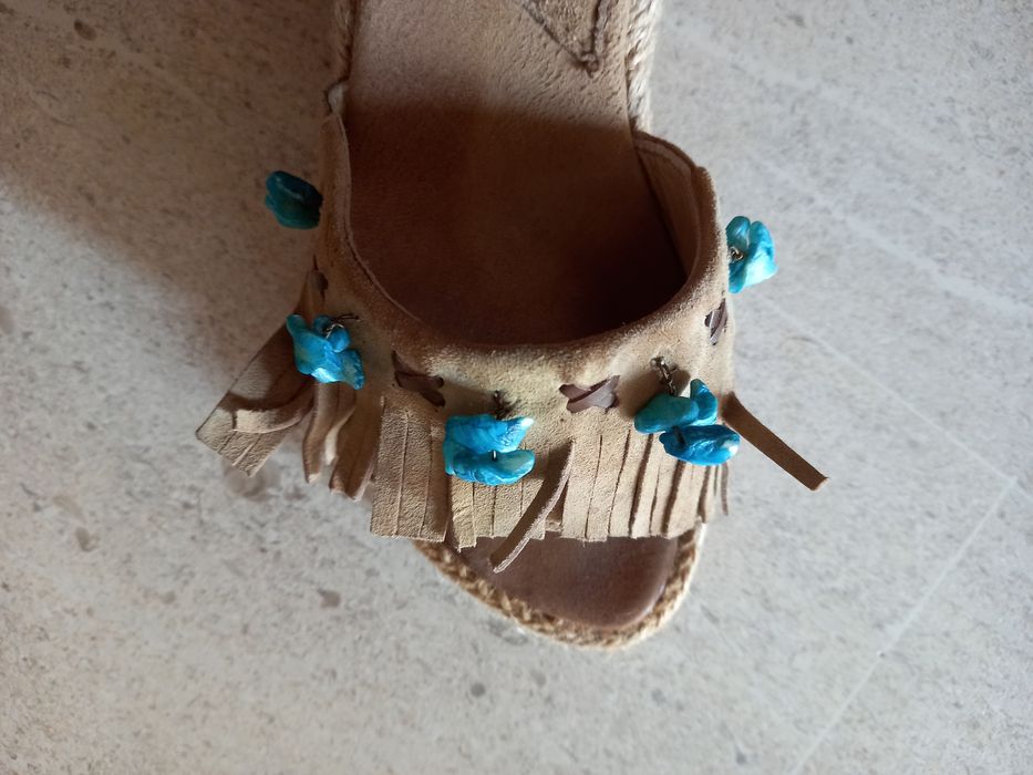 Sandálias cunha hippie chic marca PROF