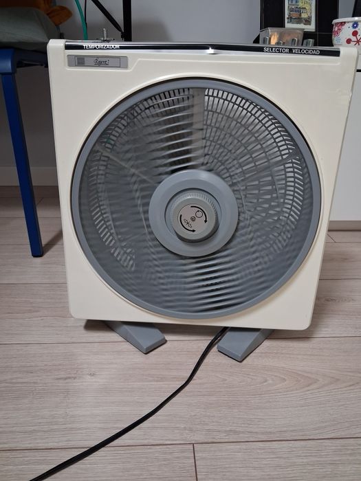 Ventoinha com várias velocidades e temporizador.