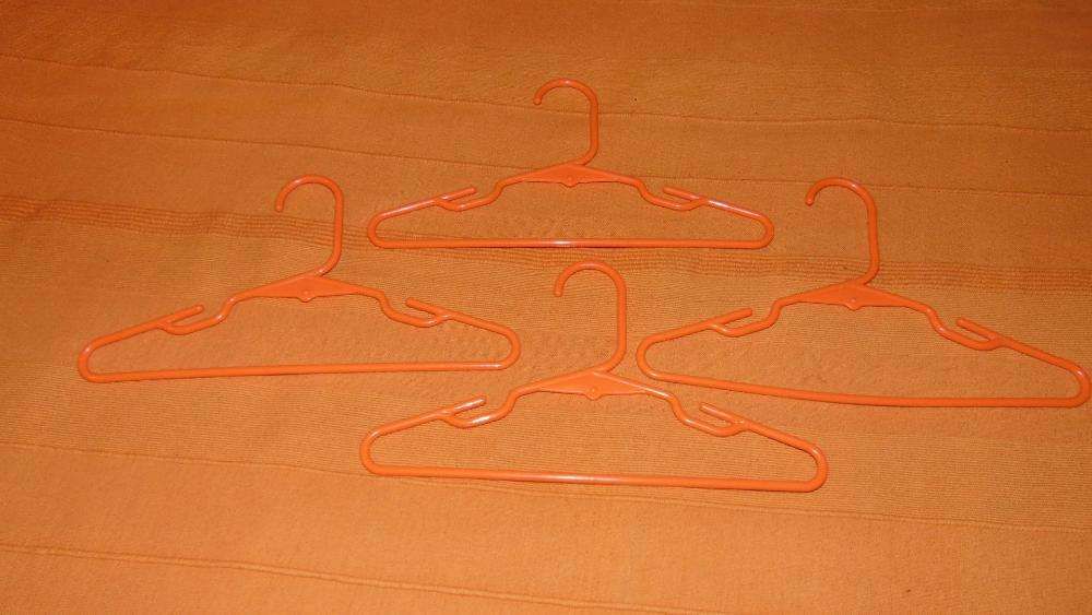 Conjunto de 4 cabides de criança