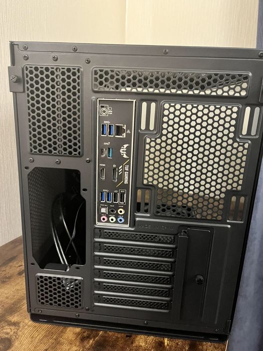 Корпус + материнська плата Asus tuf gaming B450 plus II