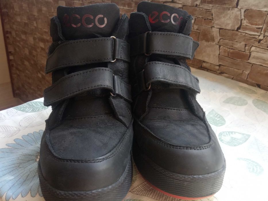 Детские зимние ботинки марки Ecco